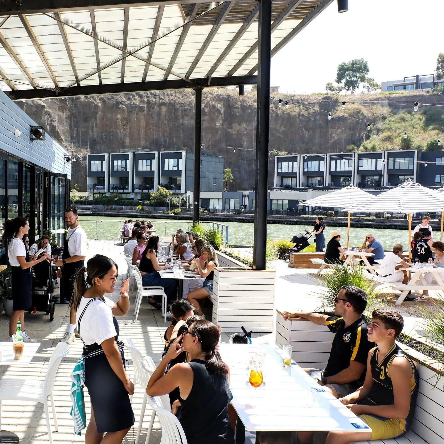 A busy Sunday lunch under the pergola
